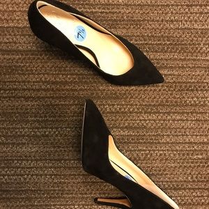 Vince Camuto black suede pumps 7 1/2